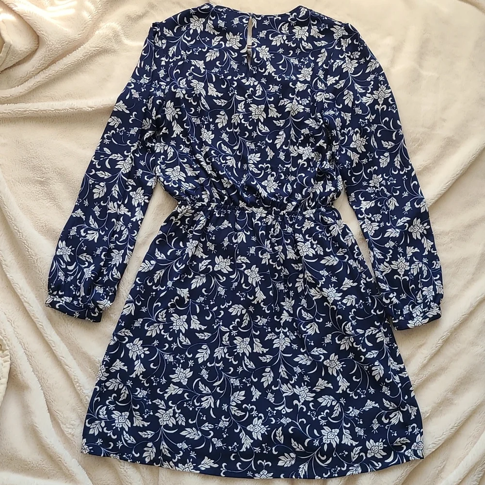 Express Blue and White Floral Long Sleeve Dress - Picture 7 of 8